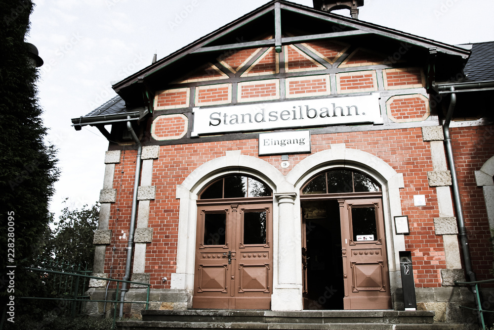 alte schöne Standseilbahnstation in Deutschland