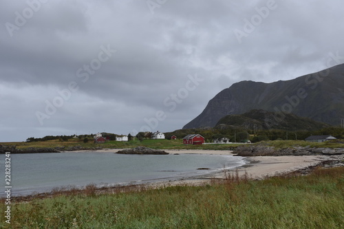 Norwegen, Nordland, Lofoten, Straße, Küste, Kvalnes, Sundklakkstraumen, Fuglvika, Skipleia, Sandøya, Bø, Høynes, Tundra, Høynesfjellet, Ufer, Mast photo