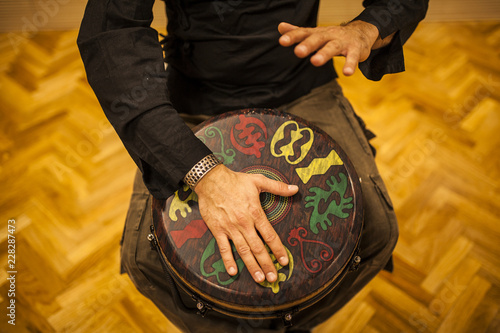 Obraz na plátne percussionist practicing technique with the tam tam or drum