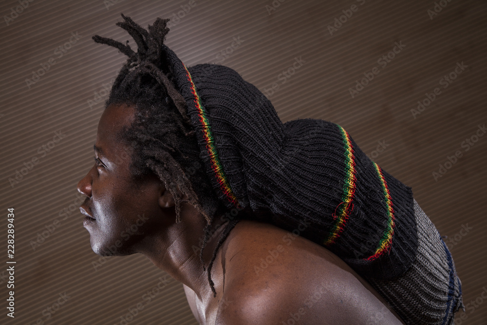 Foto young rastafarian man portrait