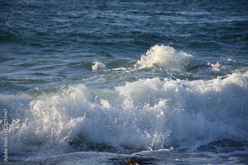 Norwegen, Lofoten, Leknes, Uttakleiv, Küste, Felsküste, Brandung, Fontäne, Gischt, Abend, Dämmerung, Nacht, Abenddämmerung, Weg, Strand, Sandstrand, Insel, photo