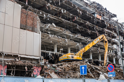 Принти на полотні Demolition of a building at downtown Brussels