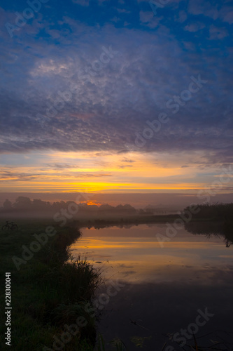 Schöne Landschaft im Sonnenaufgang