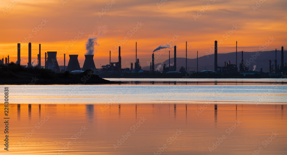 Naklejka premium Grangemouth at sunset