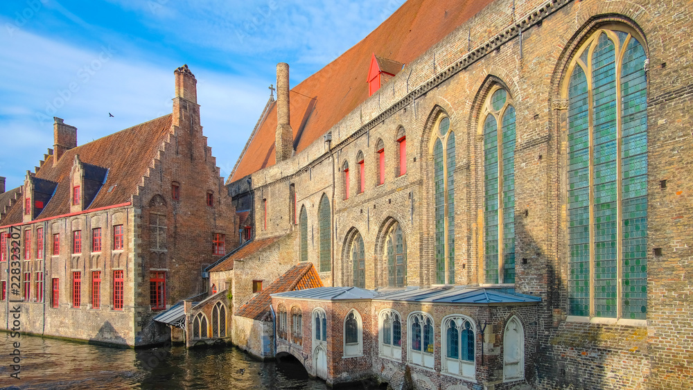 canal in bruges