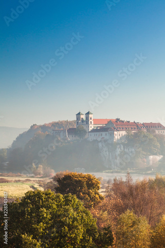 Obraz na płótnie Abbey Tyniec surrounded by meandering Vistula river in colorful autumn scenery. Worth seeing nature reserve of Krakow w salonie