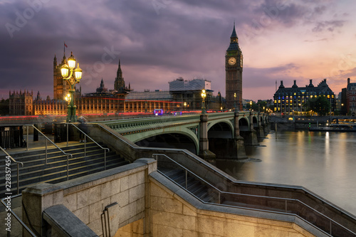 Obraz Most Westminster z Parlamentem i wieżą Big Ben nad Tamizą w Londynie o zachodzie słońca