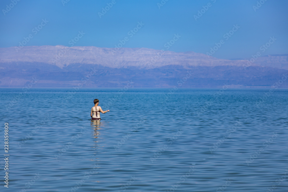 Naklejka premium people bathe in the dead sea