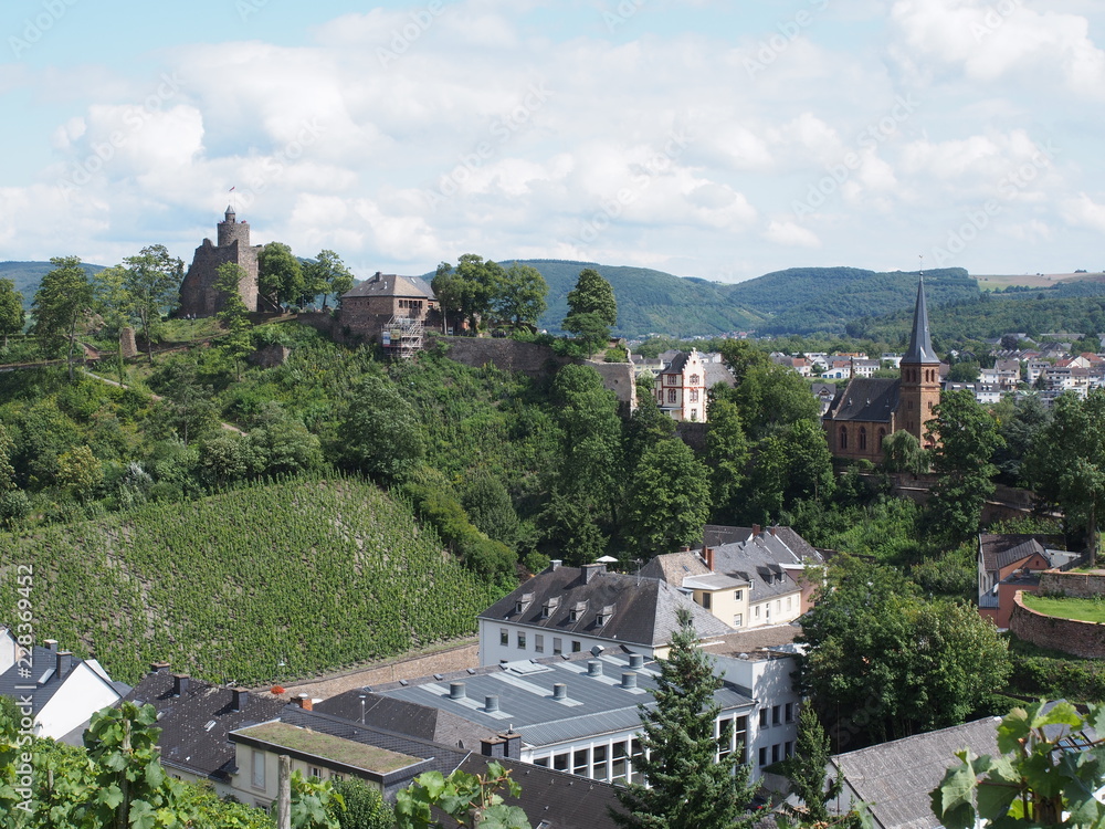 Obraz premium Burg Saarburg – auf dem Burgberg Saarburg bei der Stadt Saarburg in Rheinland-Pfalz