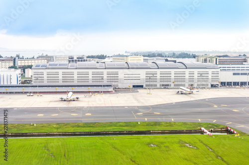 airplans at Singapore airpo...