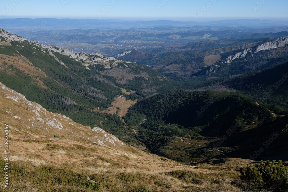 Naklejka premium Polska, Tatry Zachodnie jesienią - widok na Halę Kondratową