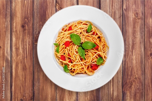 Spaghetti pasta with tomatoes and parsley on