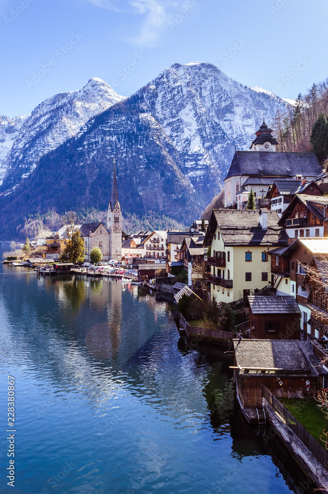 Fototapeta premium Spectacular view on the Hallstatt village from the lake border