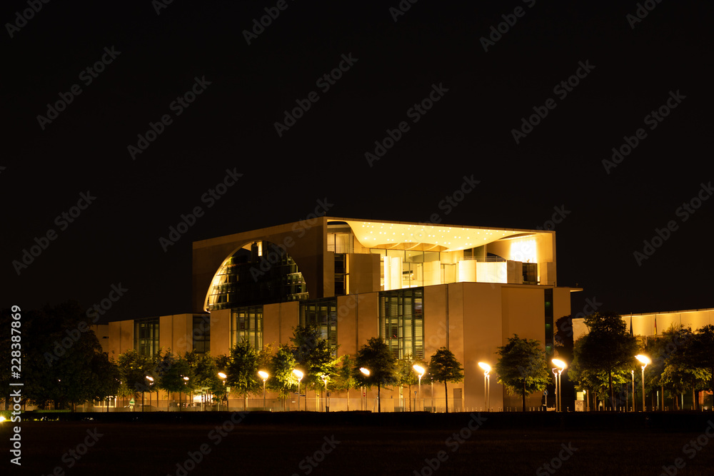 Bundeskanzleramt bei Nacht