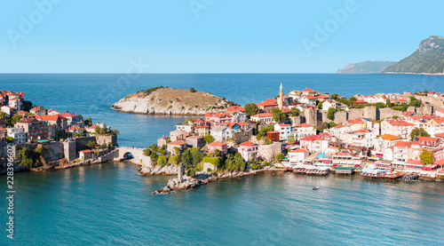 Fototapeta Naklejka Na Ścianę i Meble -  Beautiful cityscape on the mountains over Black-sea, Amasra. Amasra traditional Turkish architecture