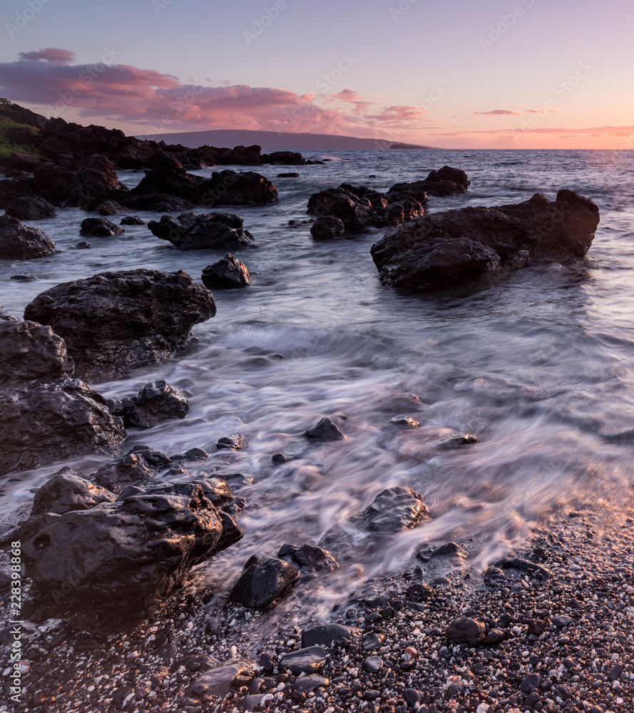 Fototapeta premium Water flow over coastal rocks on Maui