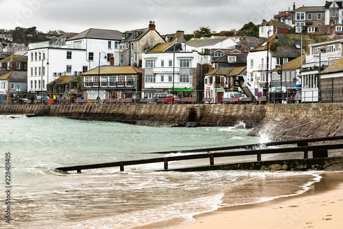 Wallpaper Mural Wet day Torontodigital.ca