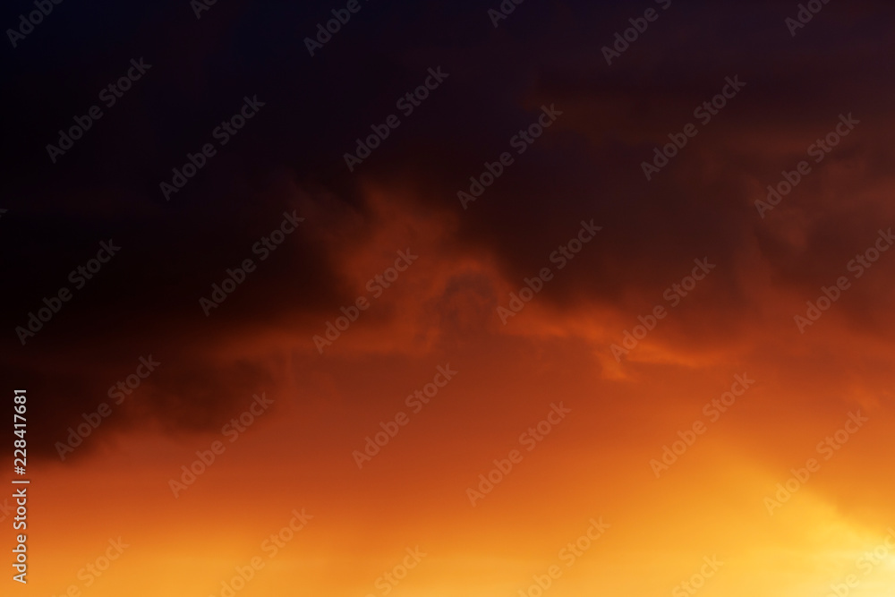 Obraz premium Fiery red and orange evening sky