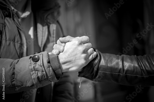 Greet hands © donikz