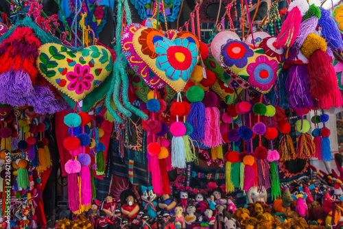 corazones de lana mexicanos bodados artesanias hechas a manos photo