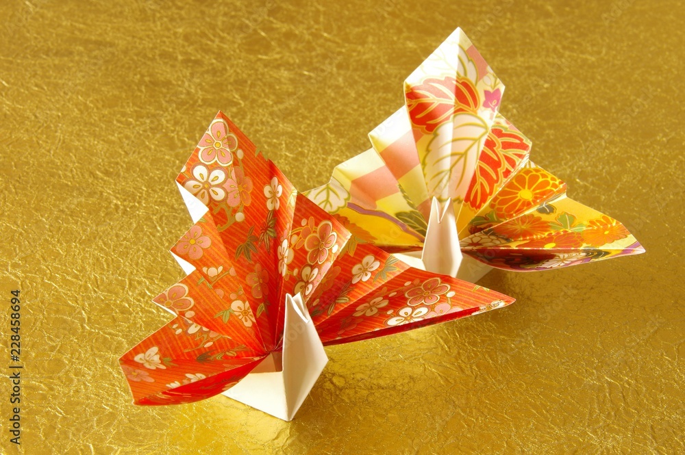 折り鶴 折り紙 飾り鶴 祝い鶴 和柄 着物柄 Origami Crane Stock Photo Adobe Stock