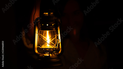 фотографія Somebody is holding a classic kerosene lamp during night (totally dark area)