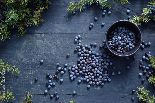 Tableau sur toile Small bowl with seeds of juniper.