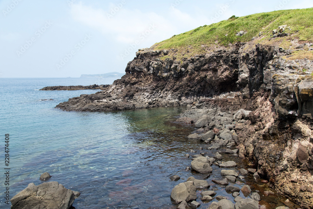 長崎県壱岐島の断崖絶壁
