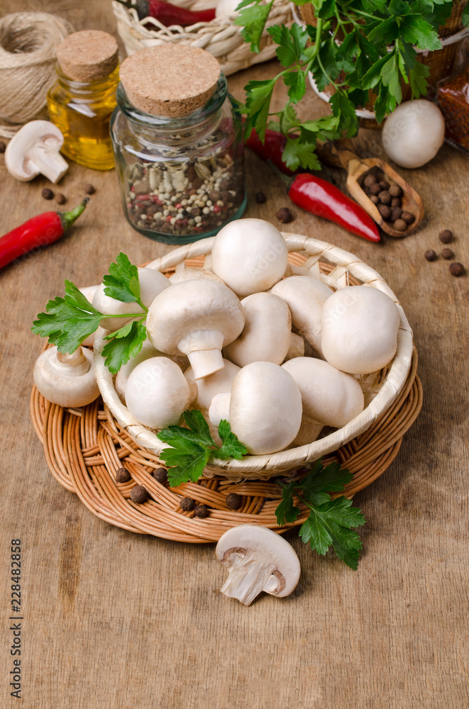 White raw mushrooms