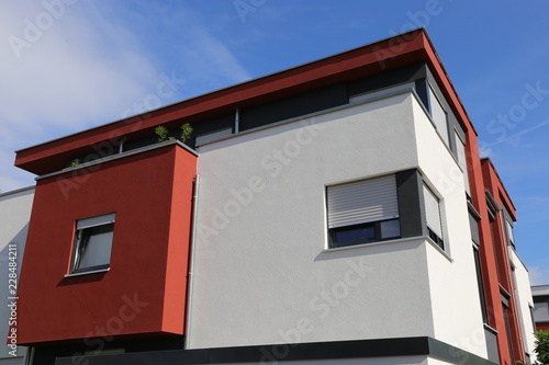 Wohnhaus mit neuem Fassadenanstrich photo