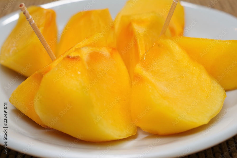 カットされた柿