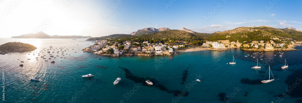 Luftaufnahme, Spanien, Balearen, Mallorca, Region Andratx, Sant Elm bzw Sam Telmo, Küste und Naturhafen