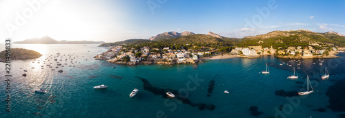 Luftaufnahme, Spanien, Balearen, Mallorca, Region Andratx, Sant Elm bzw Sam Telmo, Küste und Naturhafen