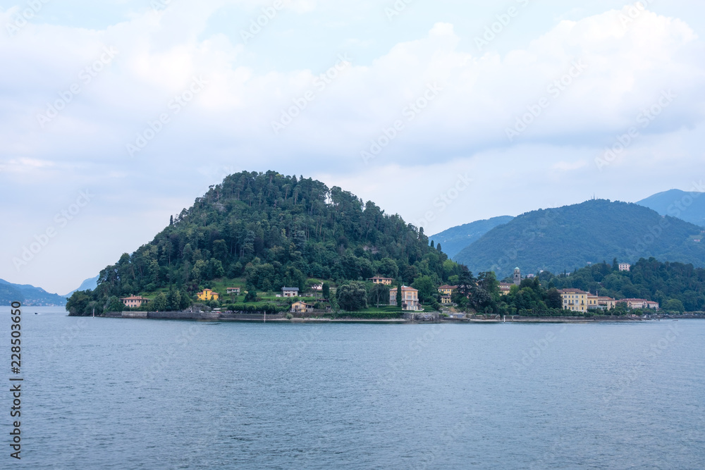 Rich villas and other buildings on Lake Como