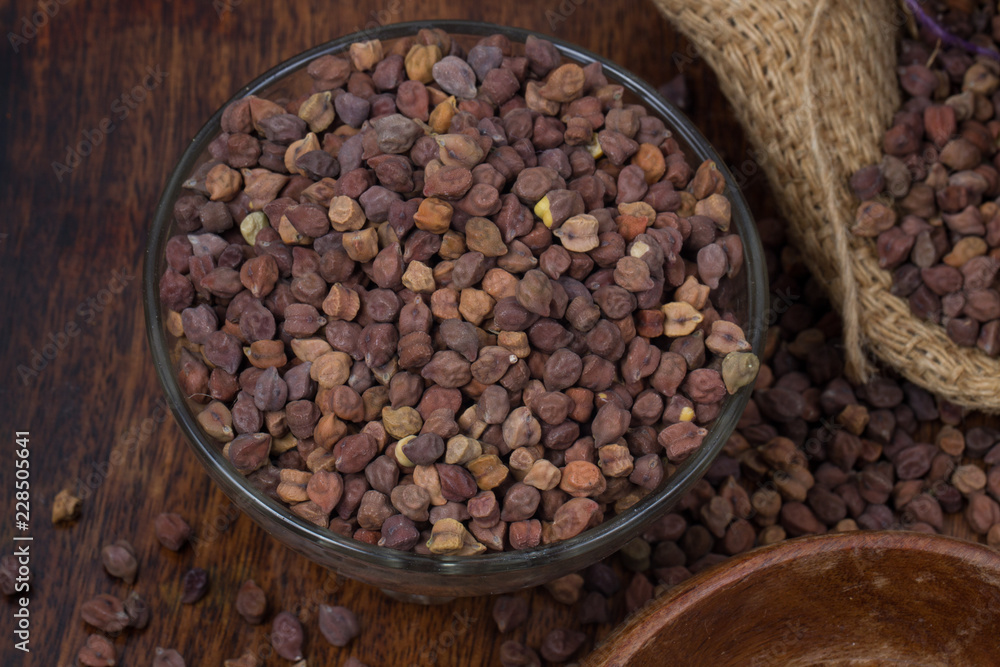 Fototapeta premium chick pea isolated on texture background 