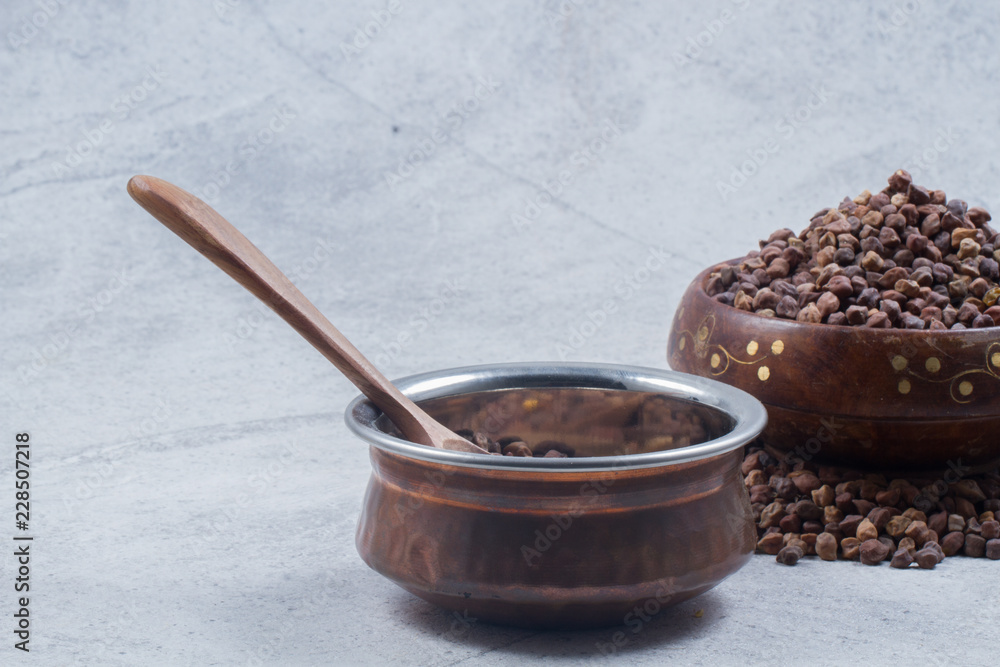 Fototapeta premium chick pea isolated on texture background