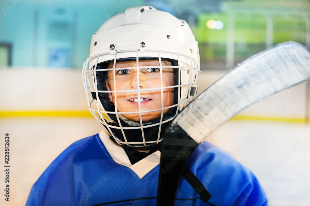 Naklejka premium Happy hockey player preparing to go out on the ice