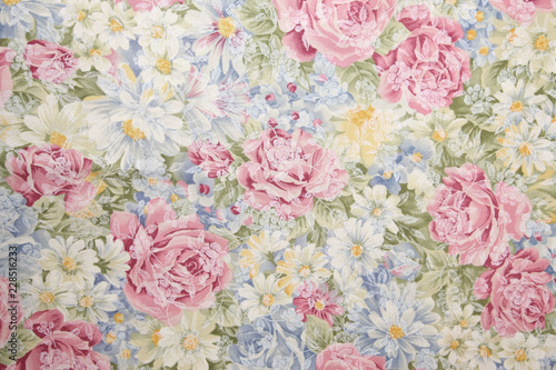 花柄 ビンテージ調 バラとマーガレットのパターン | Vintage floral pattern with roses and daisies