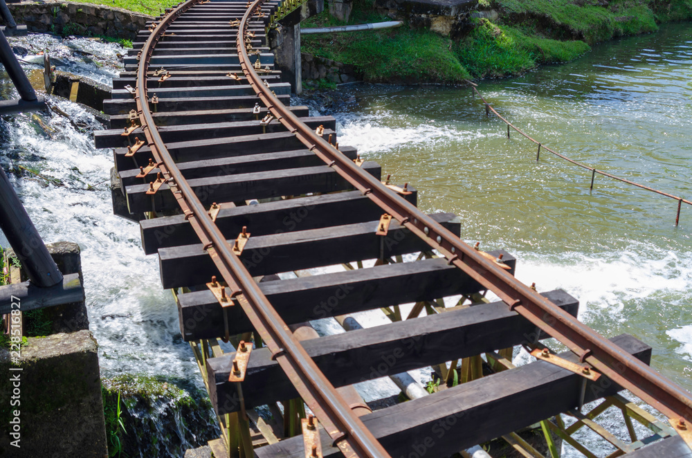 vias del tren vias del tren