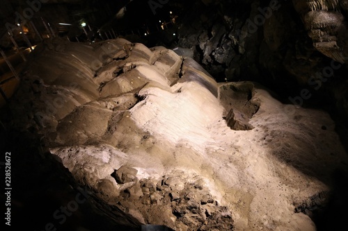Photos inside Poole's cavern