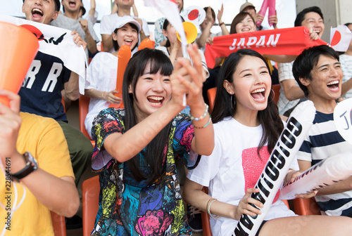 日本戦を観戦する人々 photo