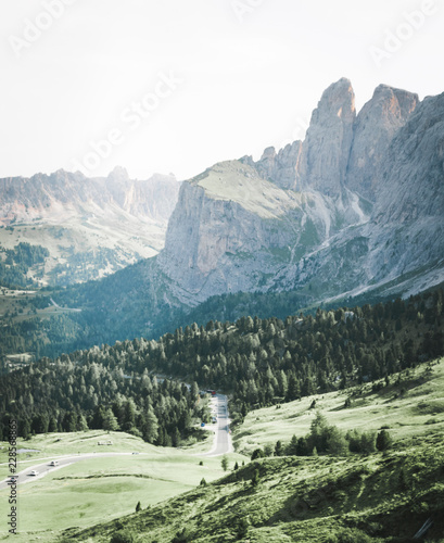 Die schroffen Klippen am Sella Pass 