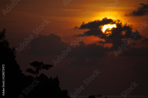 Sonnenuntergang am Traumstrand in Thailand