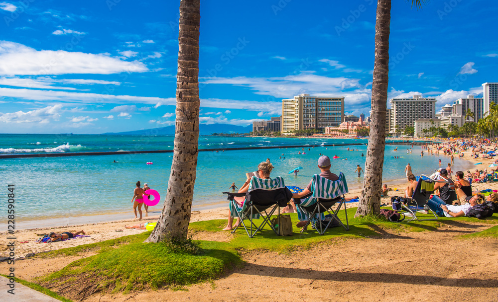 Fototapeta premium HONOLULU, HAWAII - FEBRUARY 16, 2018: View of the Waikiki beach.