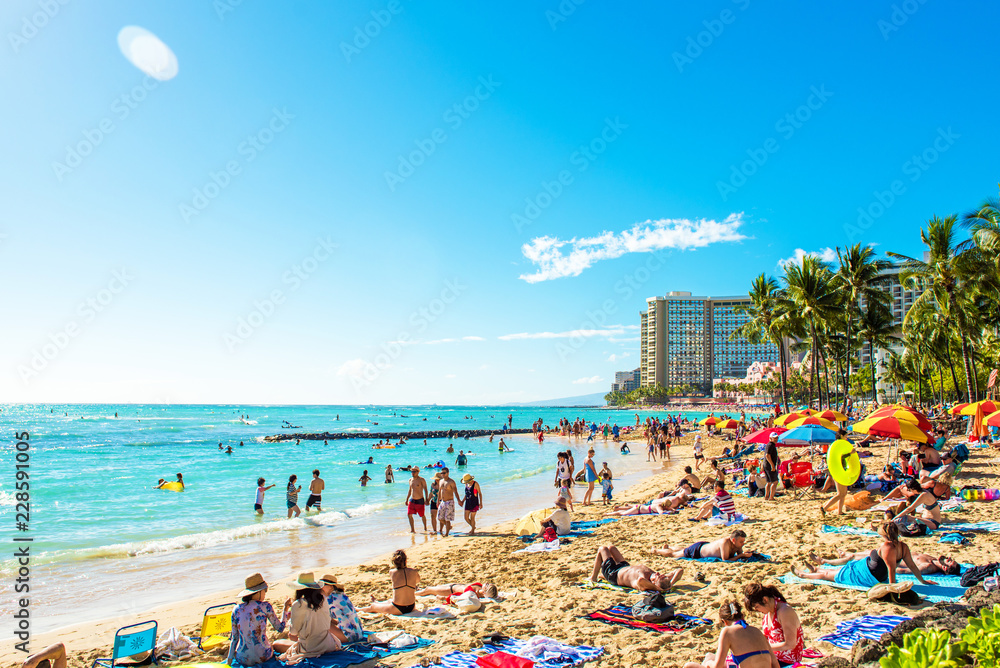 Fototapeta premium HONOLULU, HAWAII - FEBRUARY 16, 2018: View of the Waikiki beach. Copy space for text.