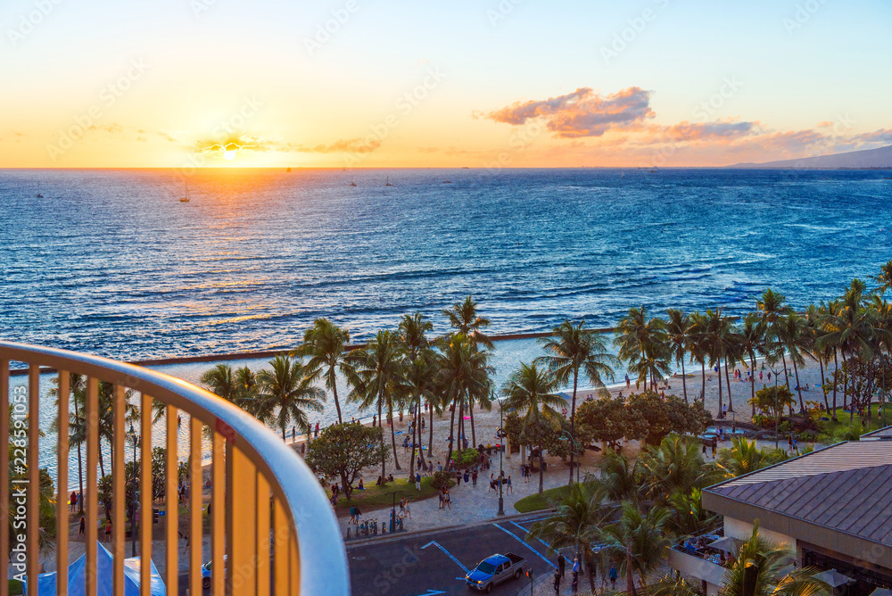 Fototapeta premium View of the Waikiki beach at sunset, Honolulu, Hawaii. Copy space for text.