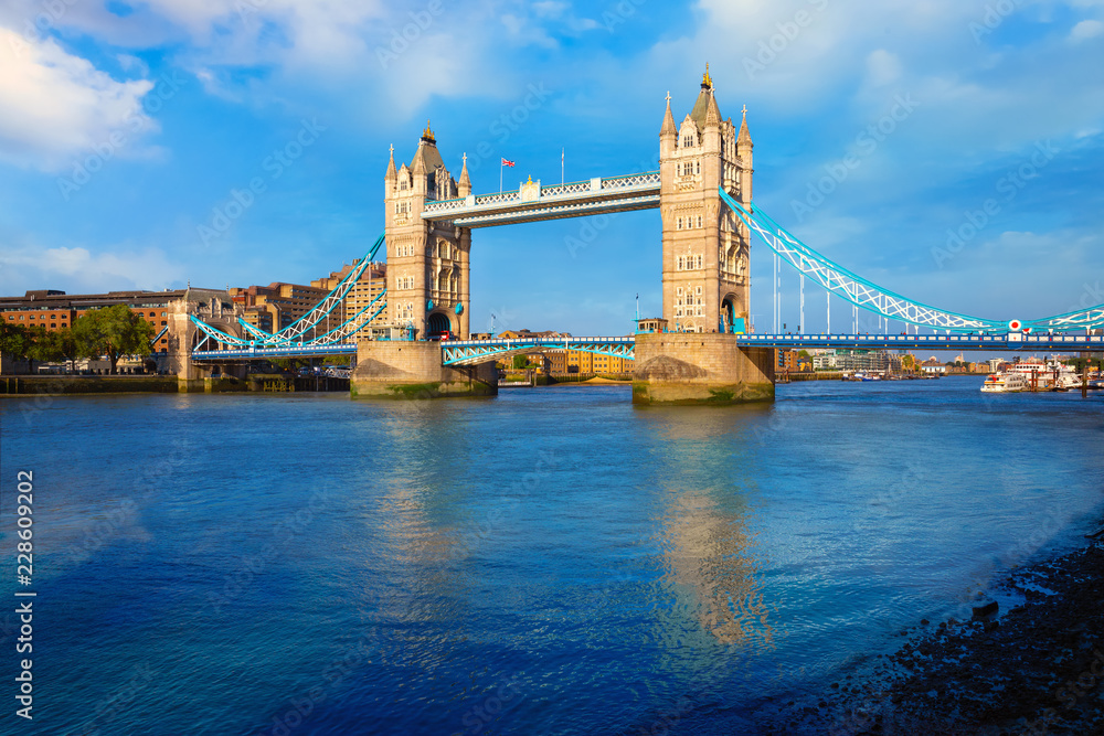 Obraz premium Tower bridge crosses the River Thames in London, UK