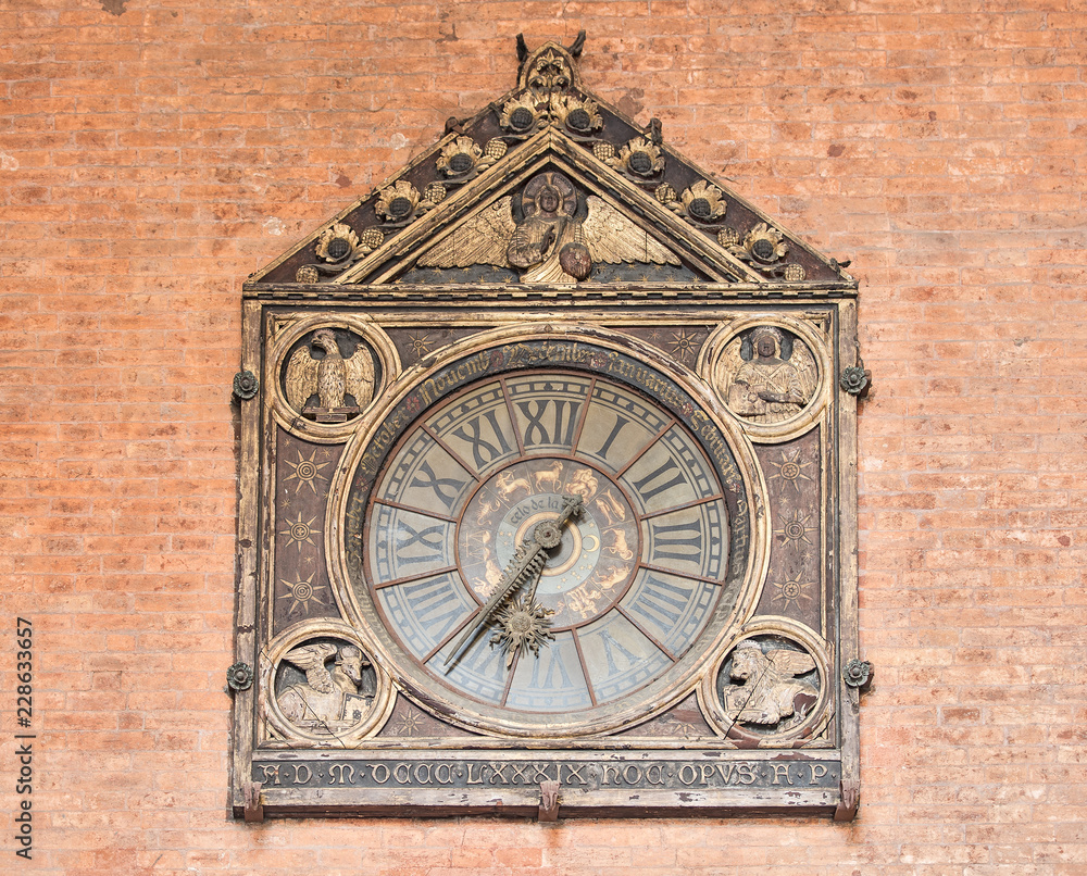 Hours the medieval palace of the goods or loggia traders Hours the medieval palace of the goods or loggia traders
