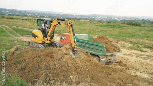 excavator loads a truck