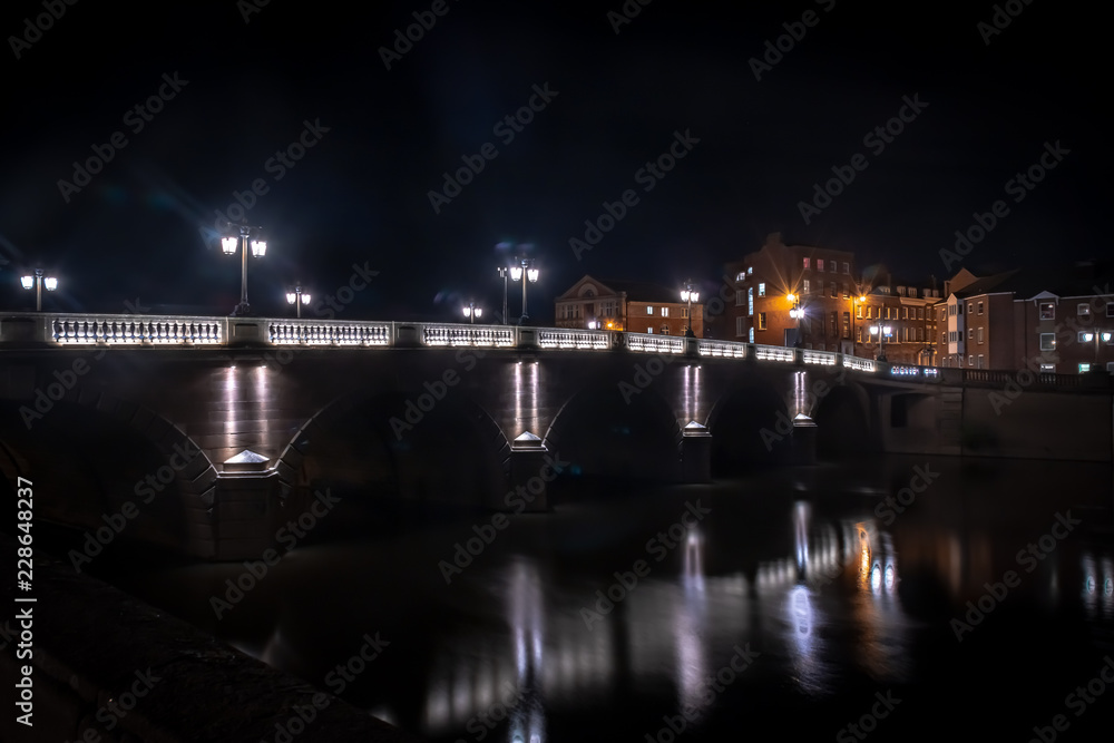 Fototapeta premium Worcester bridge at night